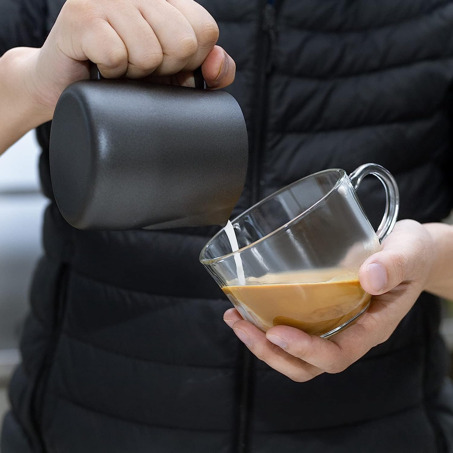 Melkopschuimpot - 350 ml stainless steel milk frothing jug for milk, coffee, cappuccino, latte art, barista frothing jug with decorative pen [black] - Image 5