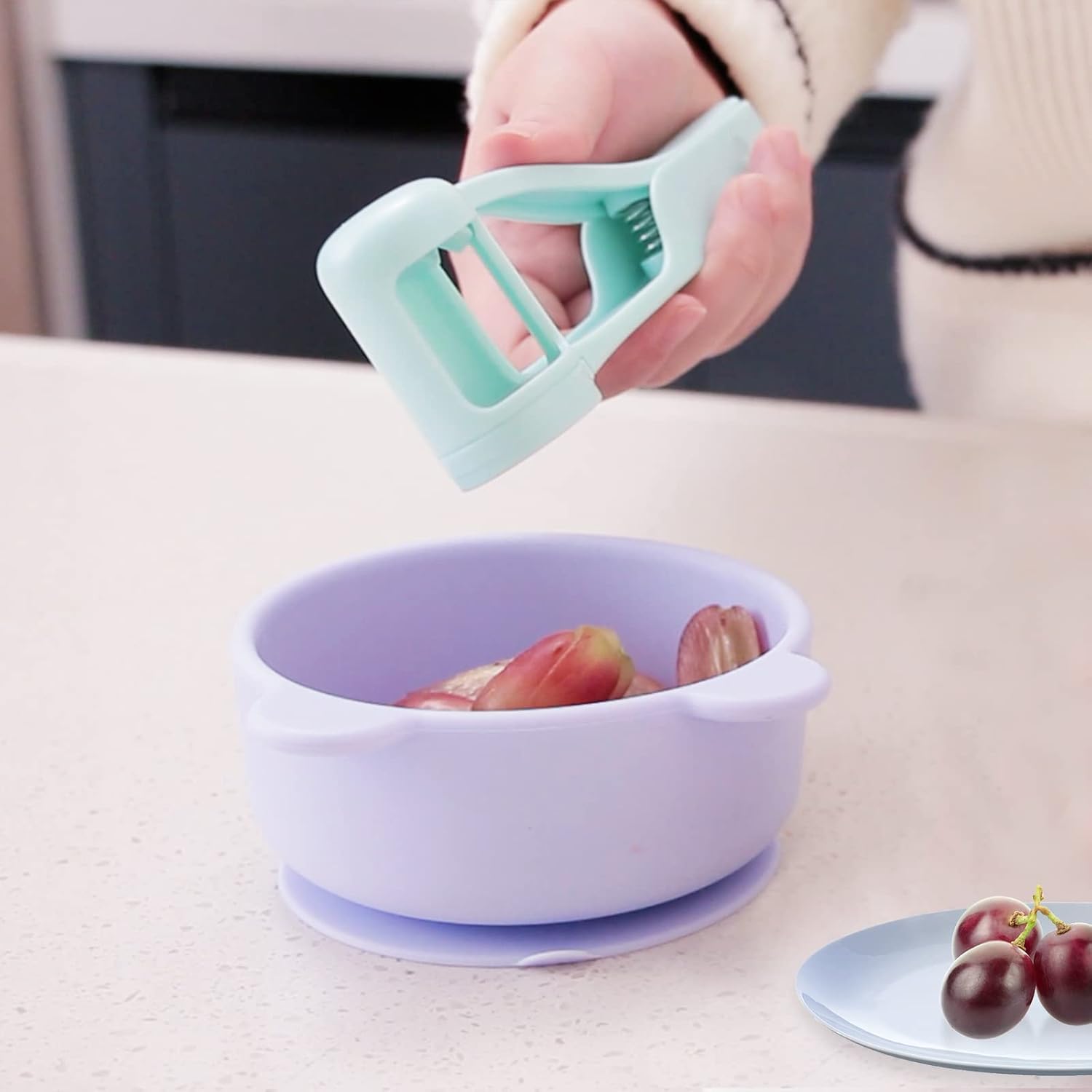 Grape cutter for toddlers - Baby grape cutter - Grape tomato cherry cutter - Can cut into 4 pieces - For vegetable fruit salad - Stainless steel kitchen gadget for quartering grapes - Image 4