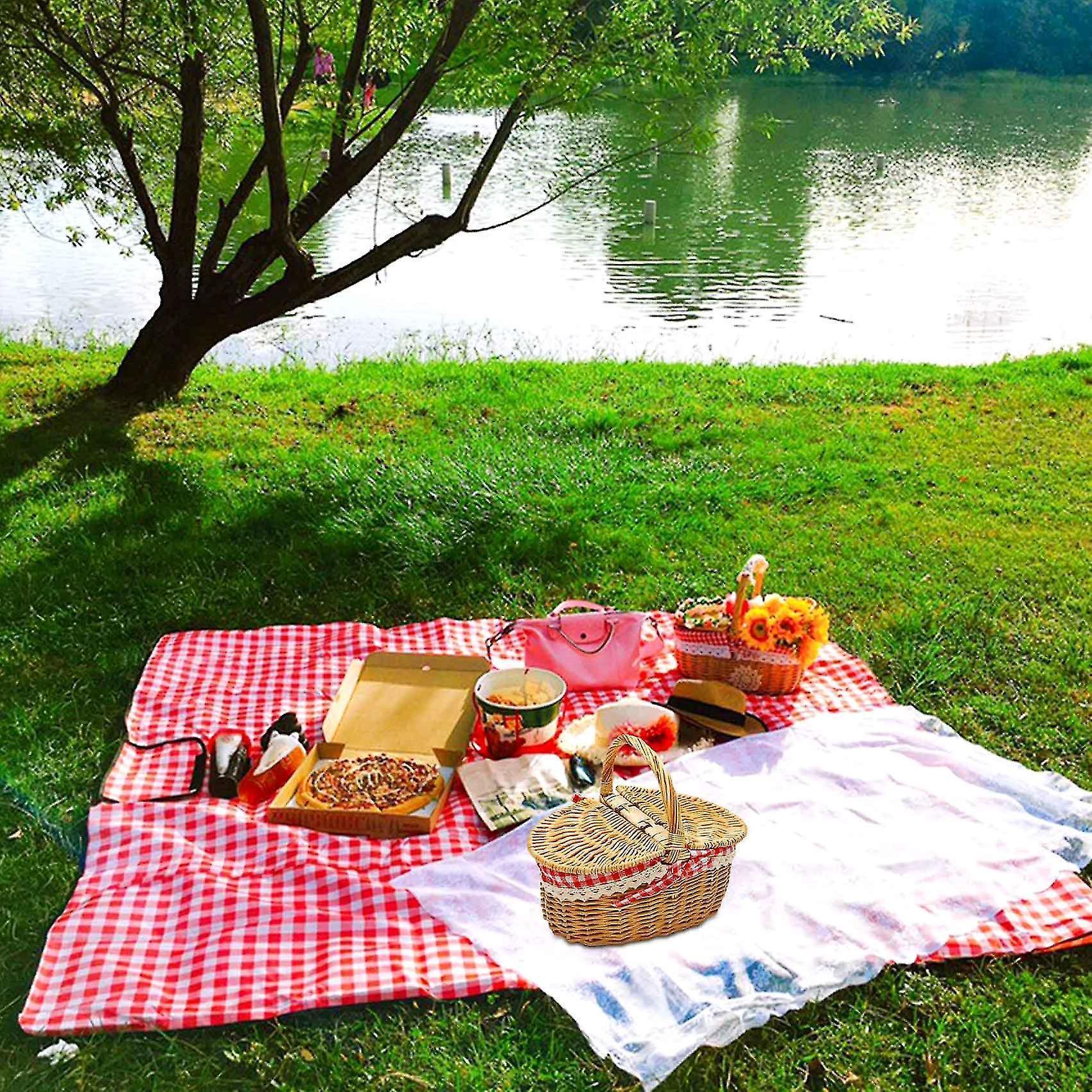 Country Style Wicker Picnic Basket Hamper With Lid And Handle & Liners For Picnic, Parties - Image 4