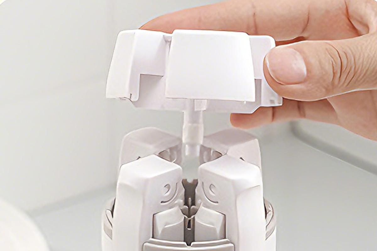 4 in 1 Travel Dispenser with 30ml Travel Bottles Travel Bottles for Shampoo Lotion - White - Image 6