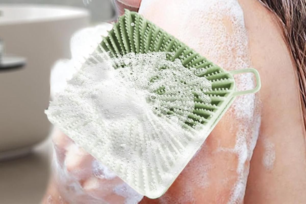 Dual Sided 2 In 1 Silicone Body Shower Scrubber Body Brush Buffer Scrubber - Green - Image 4