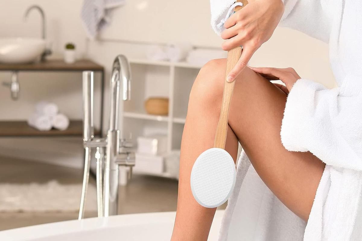 Back and Foot Lotion Applicator with 4 Replacement Pads Sunscreen Applicator Tool - White - Image 6