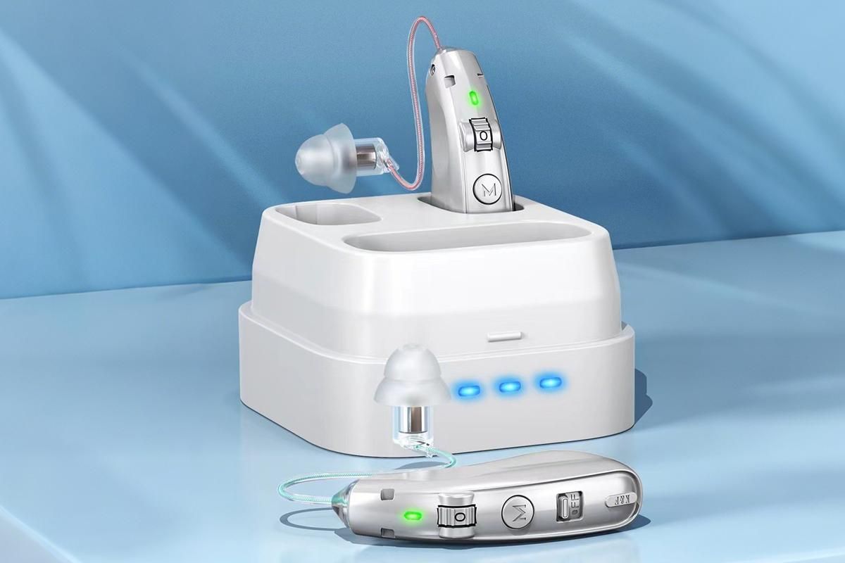 Smart Noise Reduction BTE Hearing Aid with Charging Case Rechargeable Sound Amplifier - Silver - Image 4