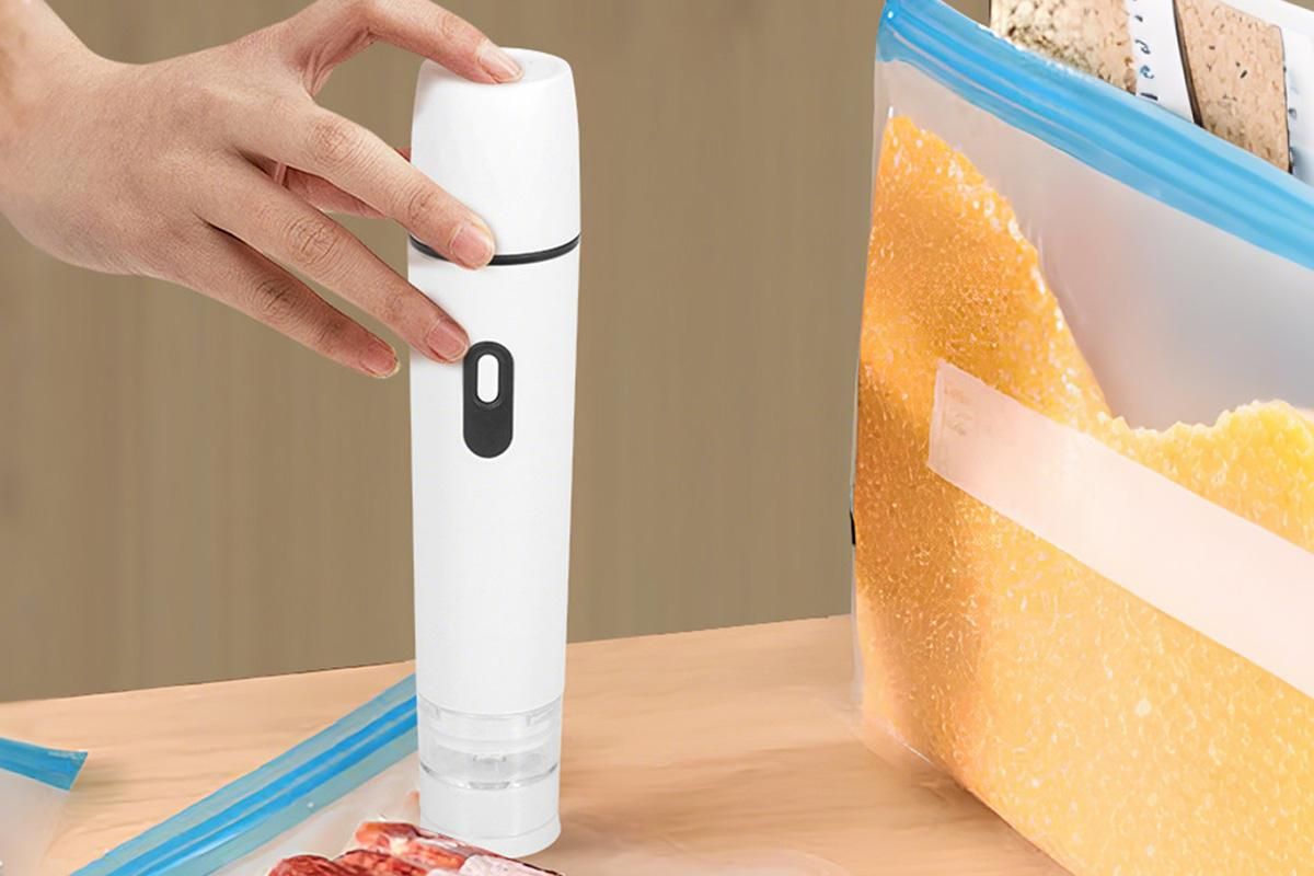 Compact Vacuum Sealer for Food Storage with 15 Reusable Vacuum Bags - Image 6