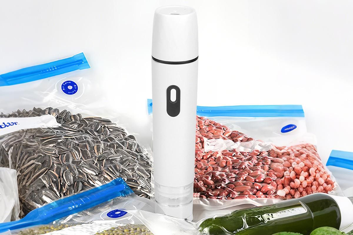 Compact Vacuum Sealer for Food Storage with 15 Reusable Vacuum Bags - Image 7