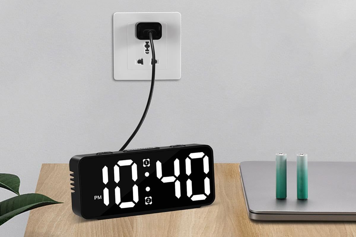 Small Digital Alarm Clock with 5 Dimmers and 5 Alarm Volumes for Bedrooms - Black - Image 5
