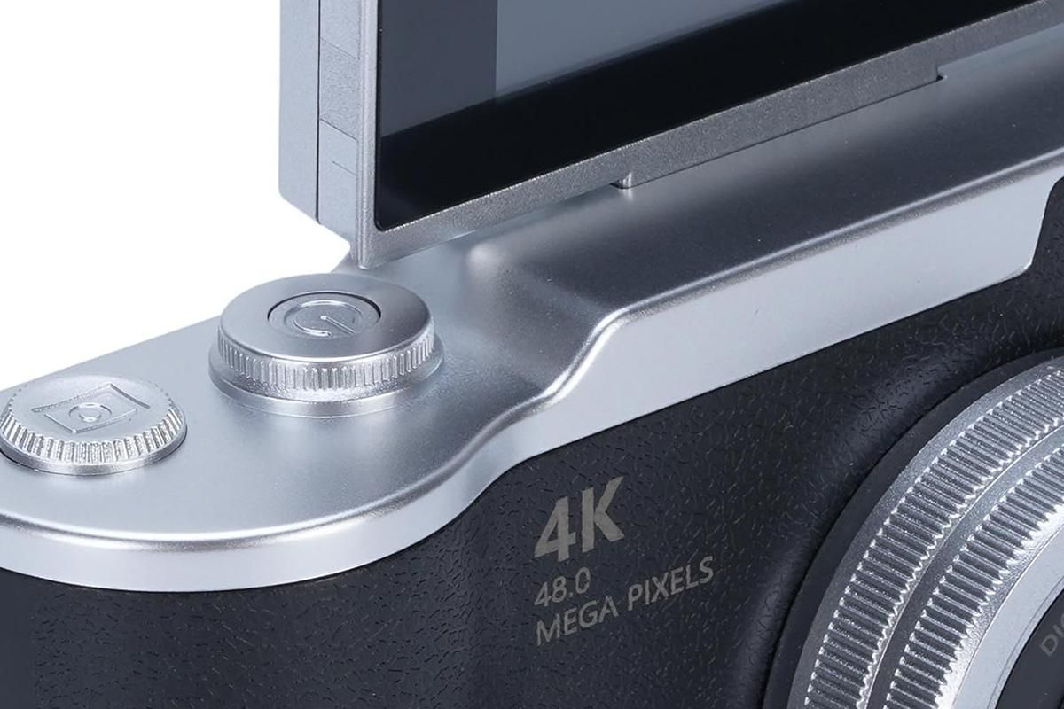 HD 1080P Flip Screen Retro Digital Camera 2.4-inch Display with 64GB TF Card - Black - Image 4