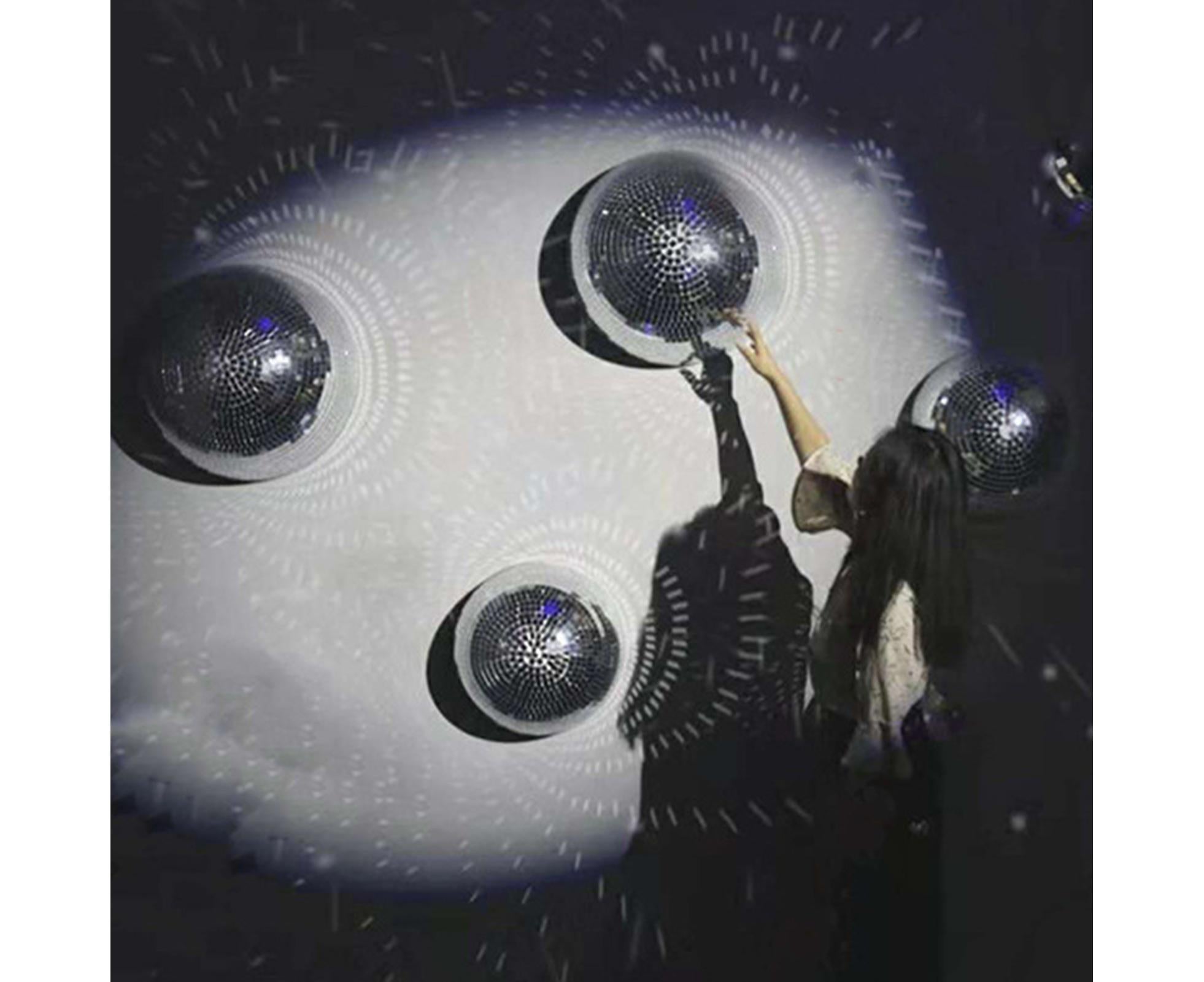 Silver Reflective Balls-Silver 10cm - Image 3
