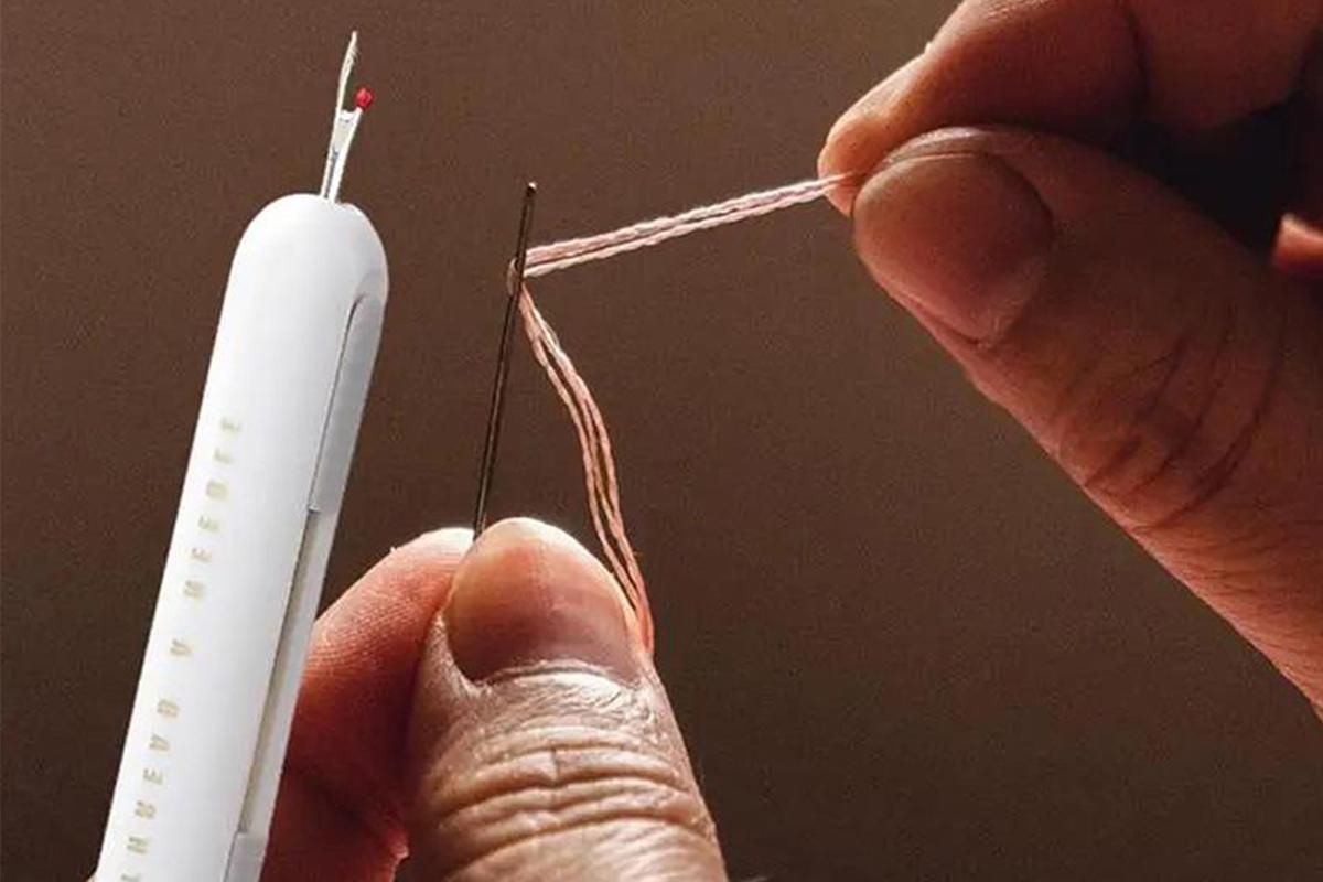 2-In-1 Needle Threader Seam Ripper Kit Thread Remover Sewing Ripper Tool-Light Grey - Image 2