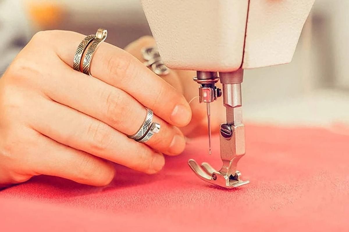 2Pcs Knitting Crochet Loop Ring for Fingers 2Pcs Knitting Yarn Guide Finger Holder-Style 3 - Image 3