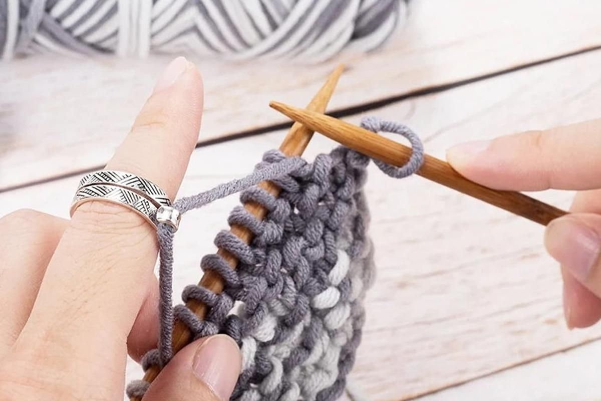 2Pcs Knitting Crochet Loop Ring for Fingers 2Pcs Knitting Yarn Guide Finger Holder-Style 3 - Image 4