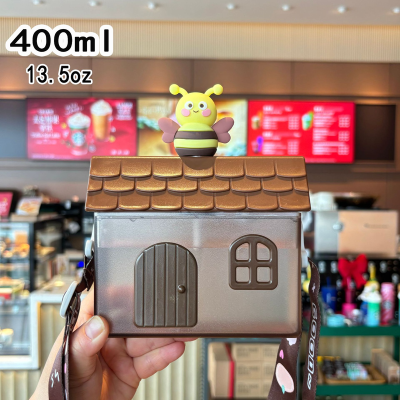 Creative Little House-Shaped Children's Straw Cup, 400ml Portable Outdoor Water Cup with Strap - Khaki Honey Design - Image 1