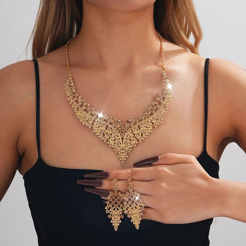 Affordable Luxury, Statement-Making Full-Diamond Necklace and Earring Set, Accessories for Banquets, Parties, and Weddings – Gold - Image 1