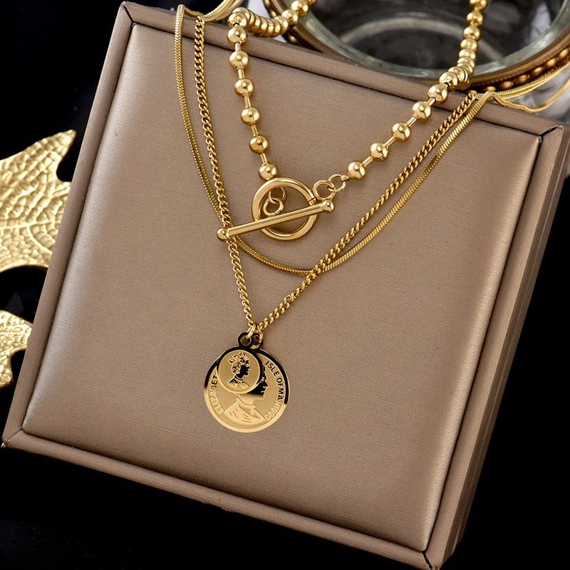 Retro Queen Pendant Layered Necklace, 18K Gold-Plated Titanium Collar Necklace, Women's Fashion Necklace - Image 1