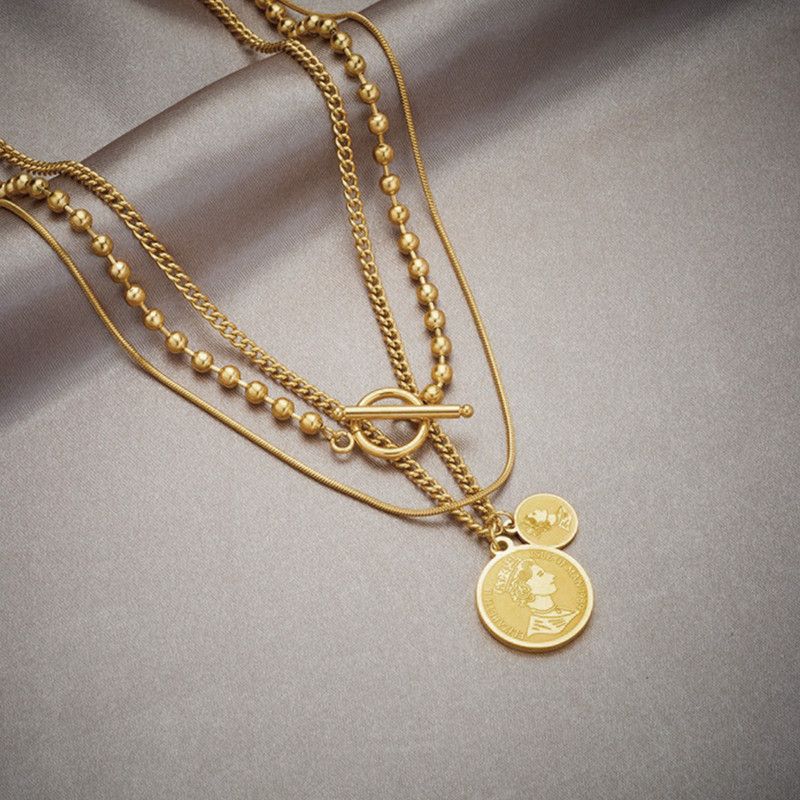 Retro Queen Pendant Layered Necklace, 18K Gold-Plated Titanium Collar Necklace, Women's Fashion Necklace - Image 3