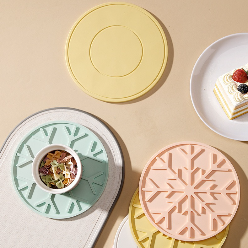 Food-Grade Silicone Heat-Resistant Trivet, 16cm Non-Slip Table Mat, Snowflake Hollow Hot Pot Coaster—Assorted Colors - Image 4
