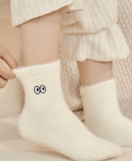 5 Pairs White Cartoon Embroidered Fluffy Crew Socks, Thick Mink Fleece Warm Floor Socks For Women Home Use Autumn Winter - Image 2