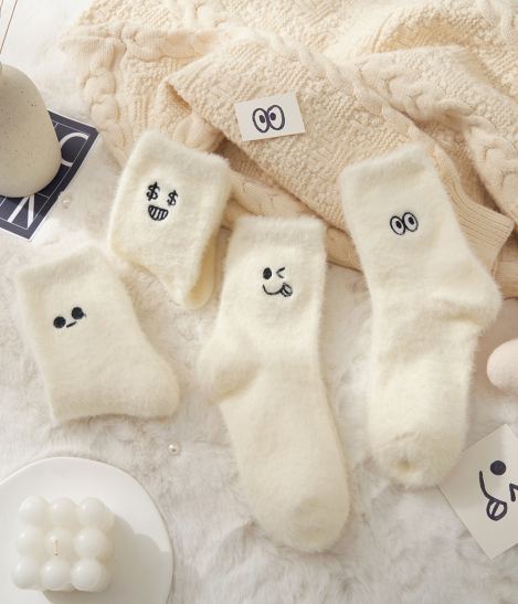 5 Pairs White Cartoon Embroidered Fluffy Crew Socks, Thick Mink Fleece Warm Floor Socks For Women Home Use Autumn Winter - Image 7