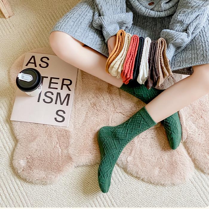 4-pair pack of mixed color socks, women's fall/winter socks, comfortable, soft and warm house socks. - Image 2