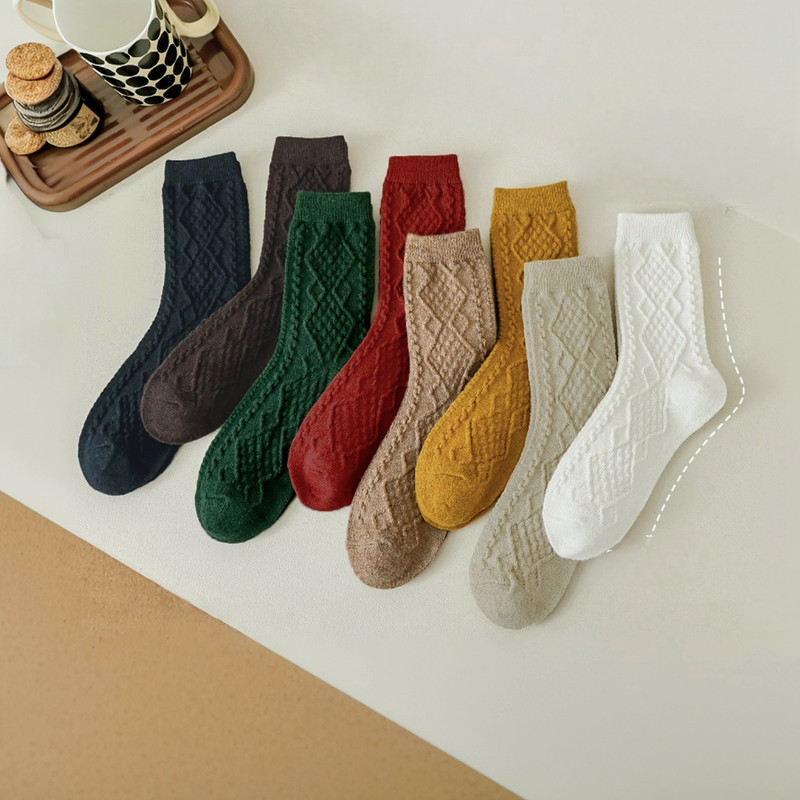 4-pair pack of mixed color socks, women's fall/winter socks, comfortable, soft and warm house socks. - Image 6