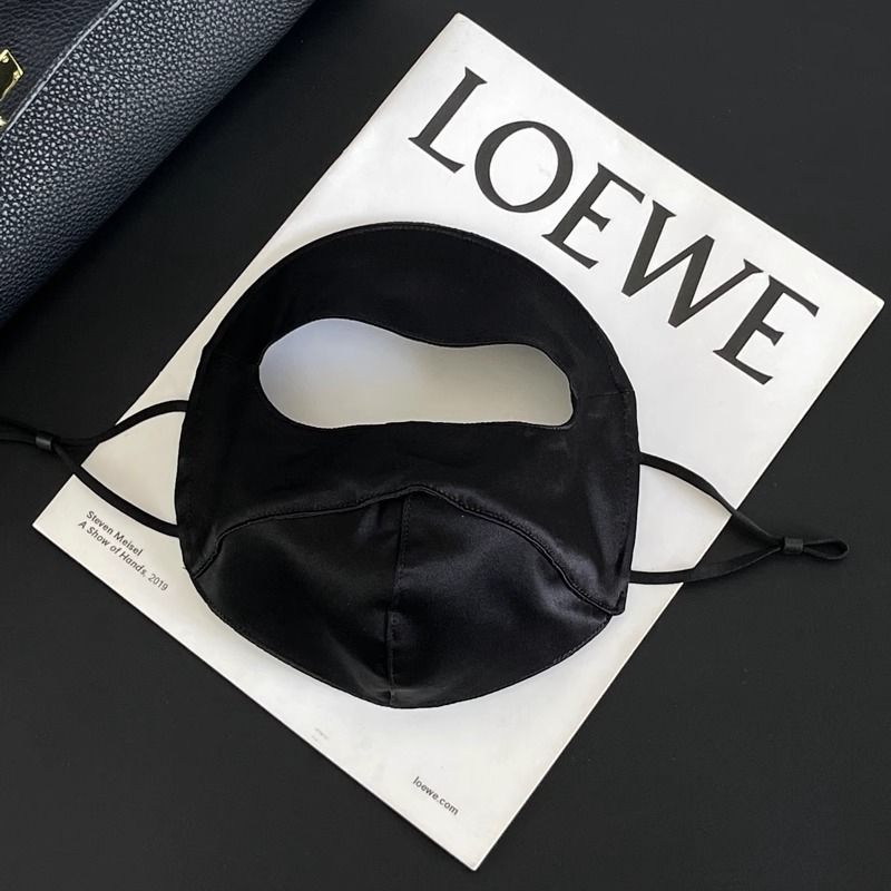 Mulberry Silk Sun Protection Face Mask – UV Blocking Breathable Dust Mask for Outdoor Cycling (Short Style, Black) - Image 1