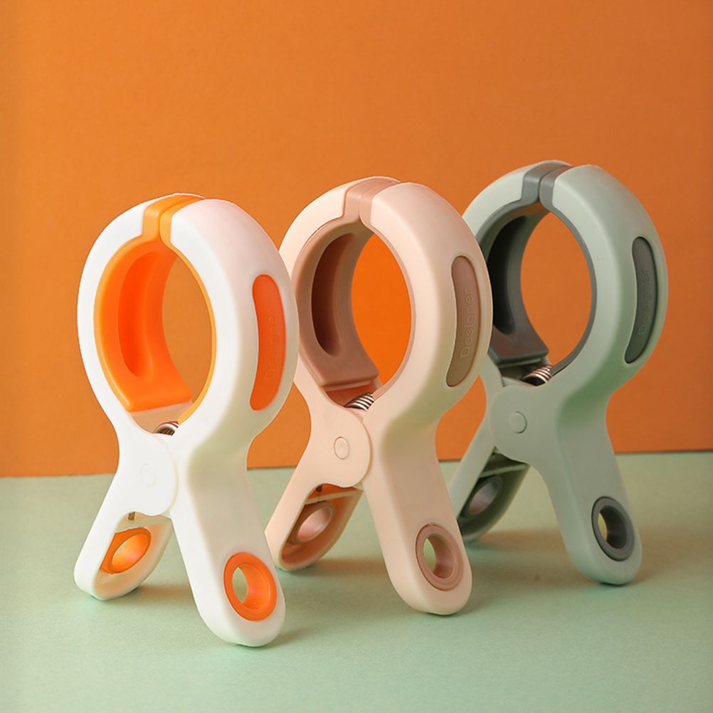 5 Pack Large Quilt Drying Clips for Bed Sheet Holder Beach Towel Clips for Beach Chair Windproof Strong Plastic Clothespins Pegs - Image 6