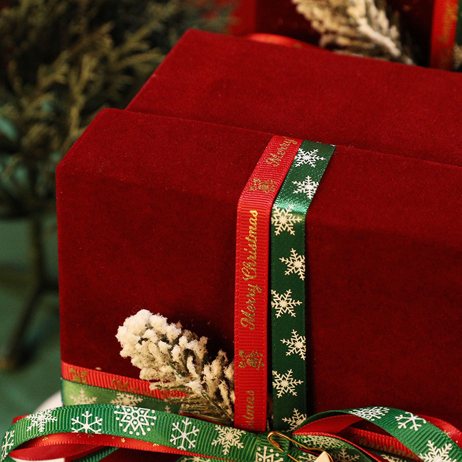 Red Velvet New Year's Gift Box Christmas Eve Apple Decoration - Image 6