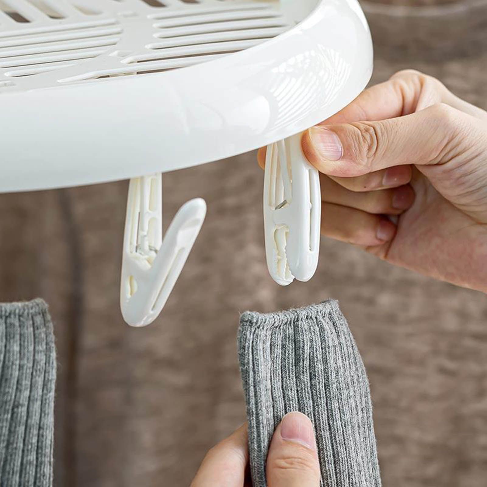 Round Drying Rack Clothes Hanger Plastic Round Laundry Hanger with Clips for Socks Underwear White - Image 6