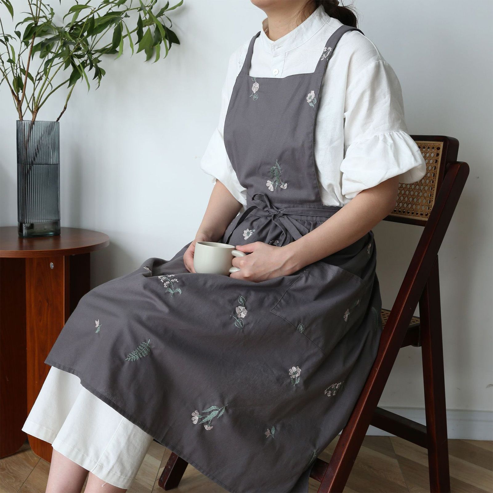 Cooking Apron Flower Embroidery Waterproof Wear Resistant Baking Apron for Coffee Shop Home Dark Grey - Image 5