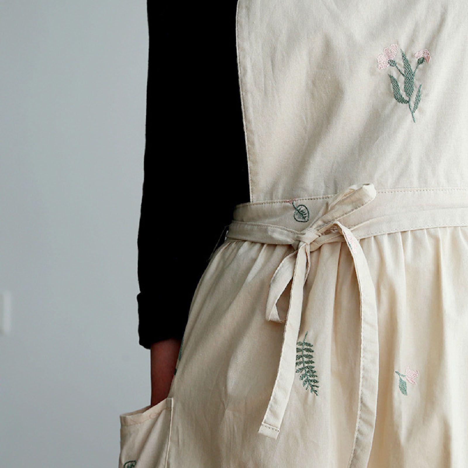 Cooking Apron Flower Embroidery Waterproof Wear Resistant Baking Apron for Coffee Shop Home Cream - Image 7