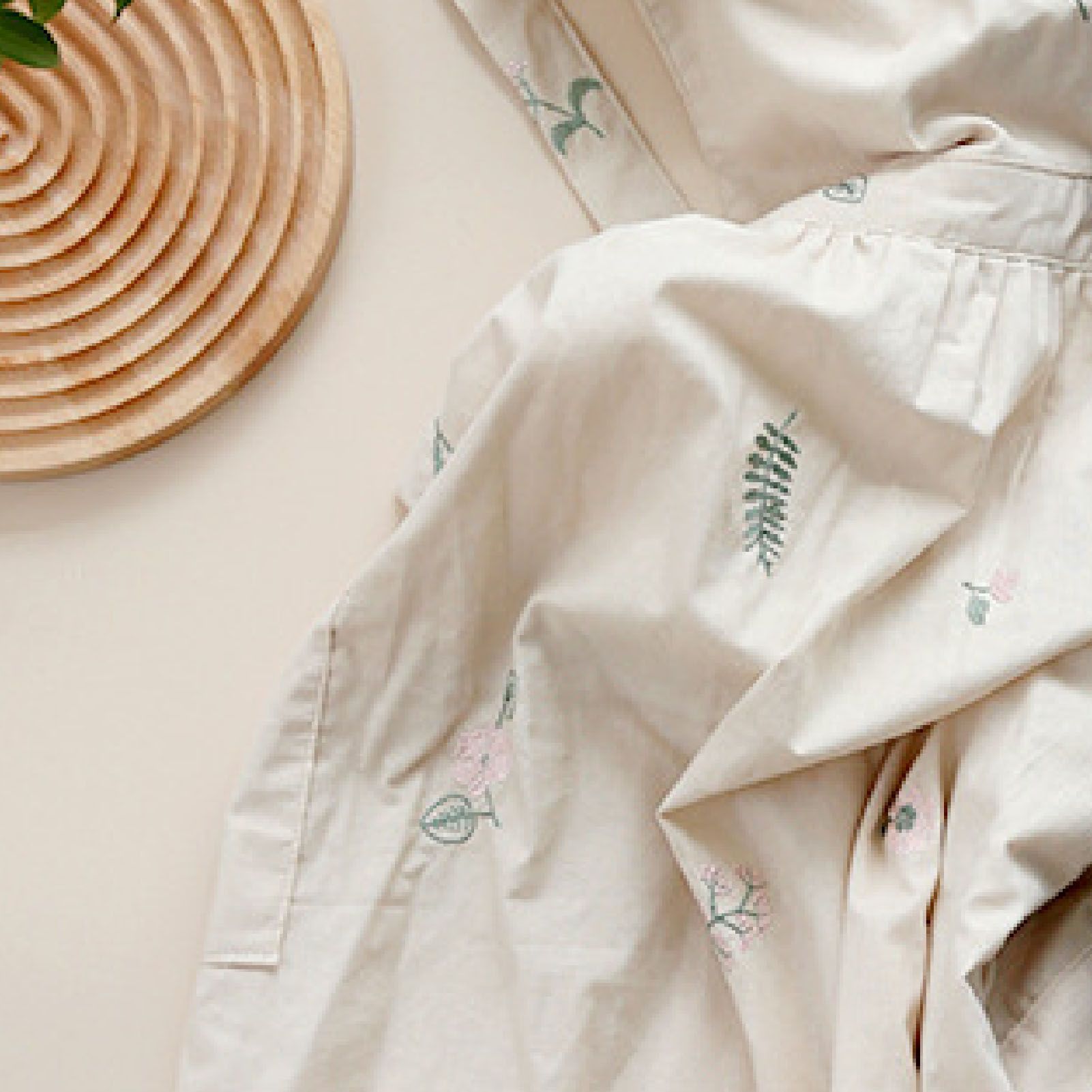 Cooking Apron Flower Embroidery Waterproof Wear Resistant Baking Apron for Coffee Shop Home Cream - Image 8