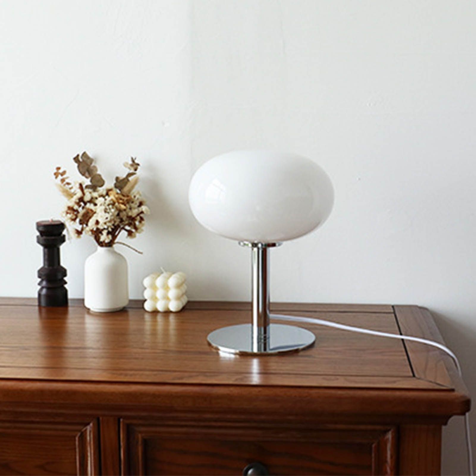Bedside Table Lamp Iron Base Cute Shape Simple Modern Elegant Nightstand Lamp for Home Button Switch White - Image 5