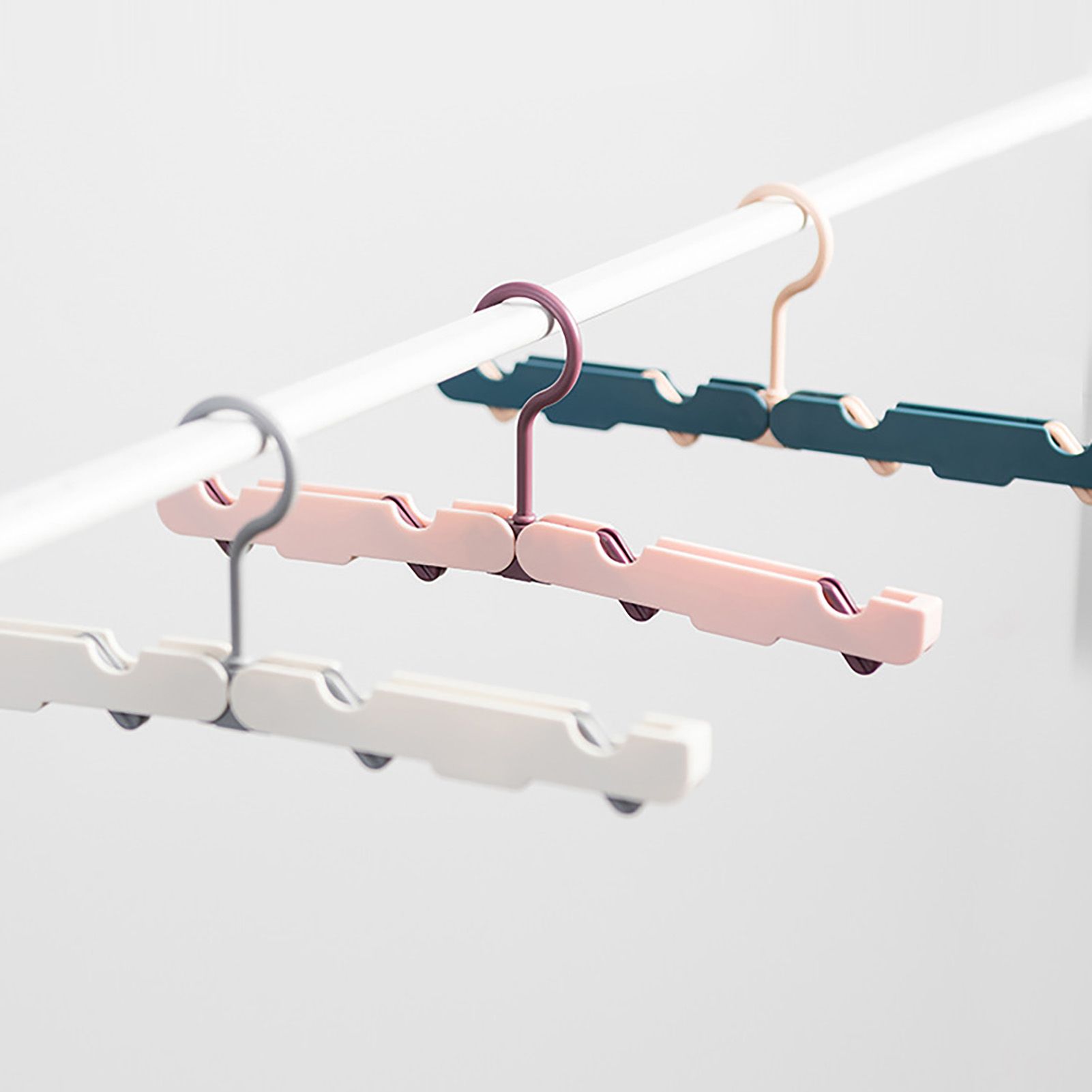 Clothes Hanger Rack Anti Slip Multifunctional Foldable Travel Hanger with Clips for Home Dorm Pink - Image 8