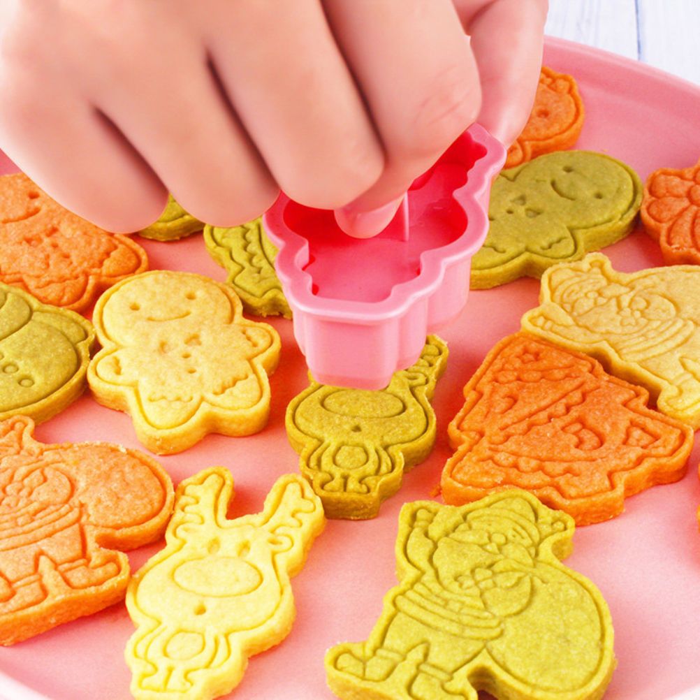 Christmas Cutter Mold Set 6 Piece Pattern Kitchen DIY Baking Mold For Biscuits Pastries Fondant Cakes - Image 4