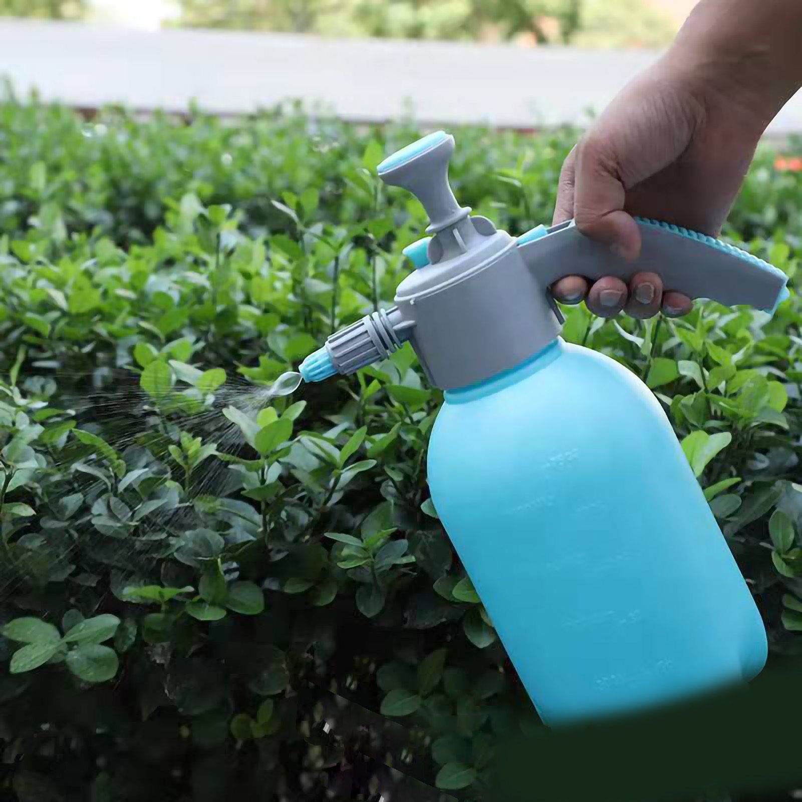 Manual Garden Sprayer Household Small Explosion Proof Disinfection Air Pressure Watering Can Automatic Exhaust Sprayer 2L - Image 2