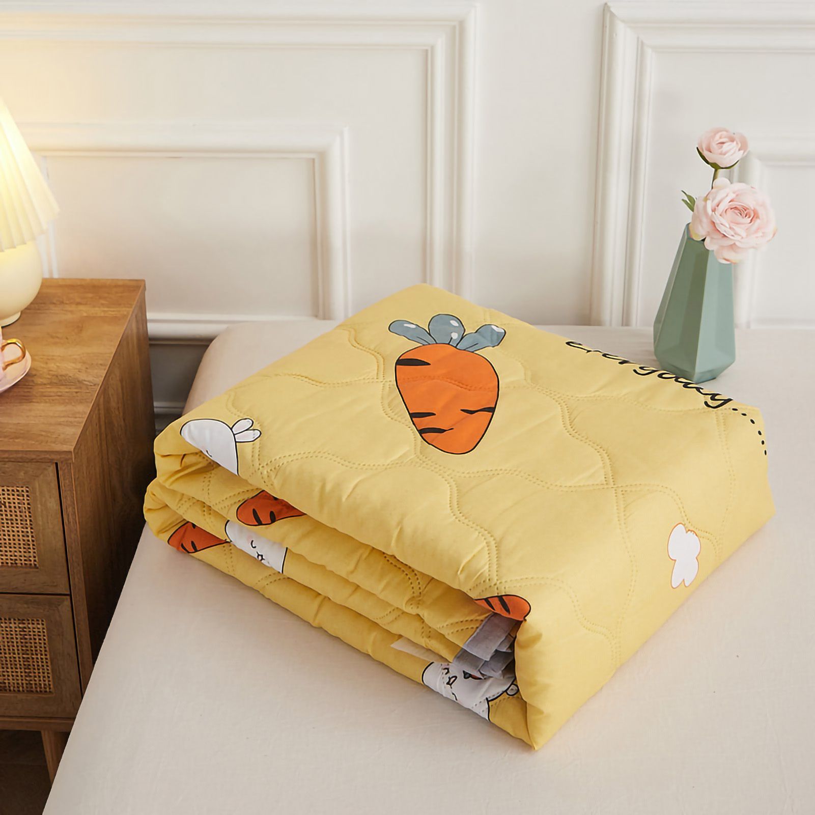 Summer Air Conditioner Quilt Machine Washable Soft Breathable Portable Air Conditioner Blanket Summer Comforter Happy Radish 180x200cm - Image 1