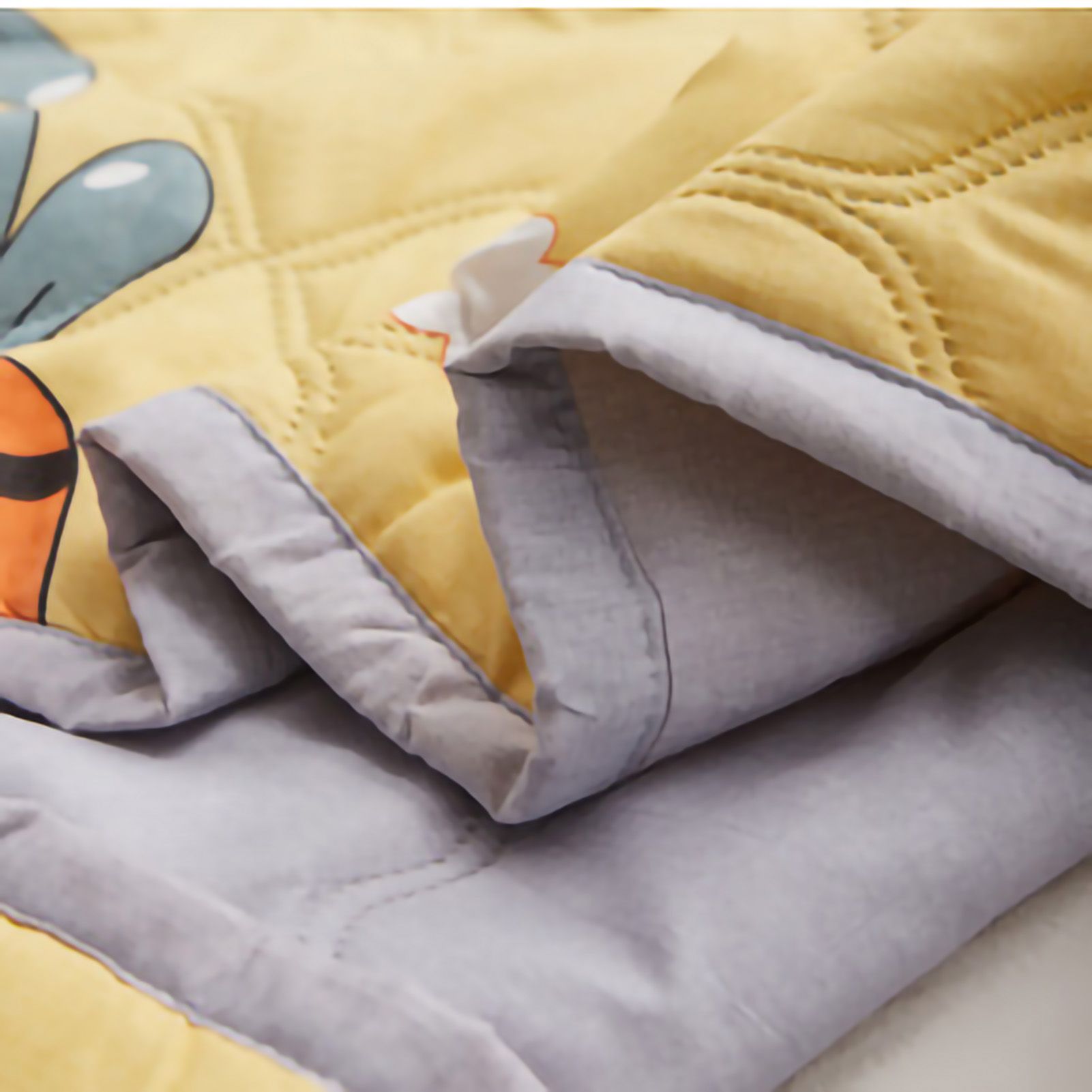 Summer Air Conditioner Quilt Machine Washable Soft Breathable Portable Air Conditioner Blanket Summer Comforter Happy Radish 180x200cm - Image 3