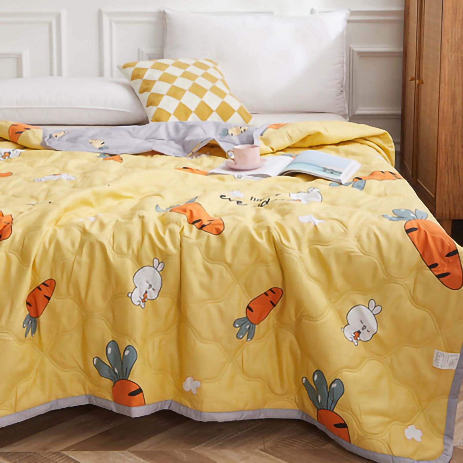 Summer Air Conditioner Quilt Machine Washable Soft Breathable Portable Air Conditioner Blanket Summer Comforter Happy Radish 180x200cm - Image 4
