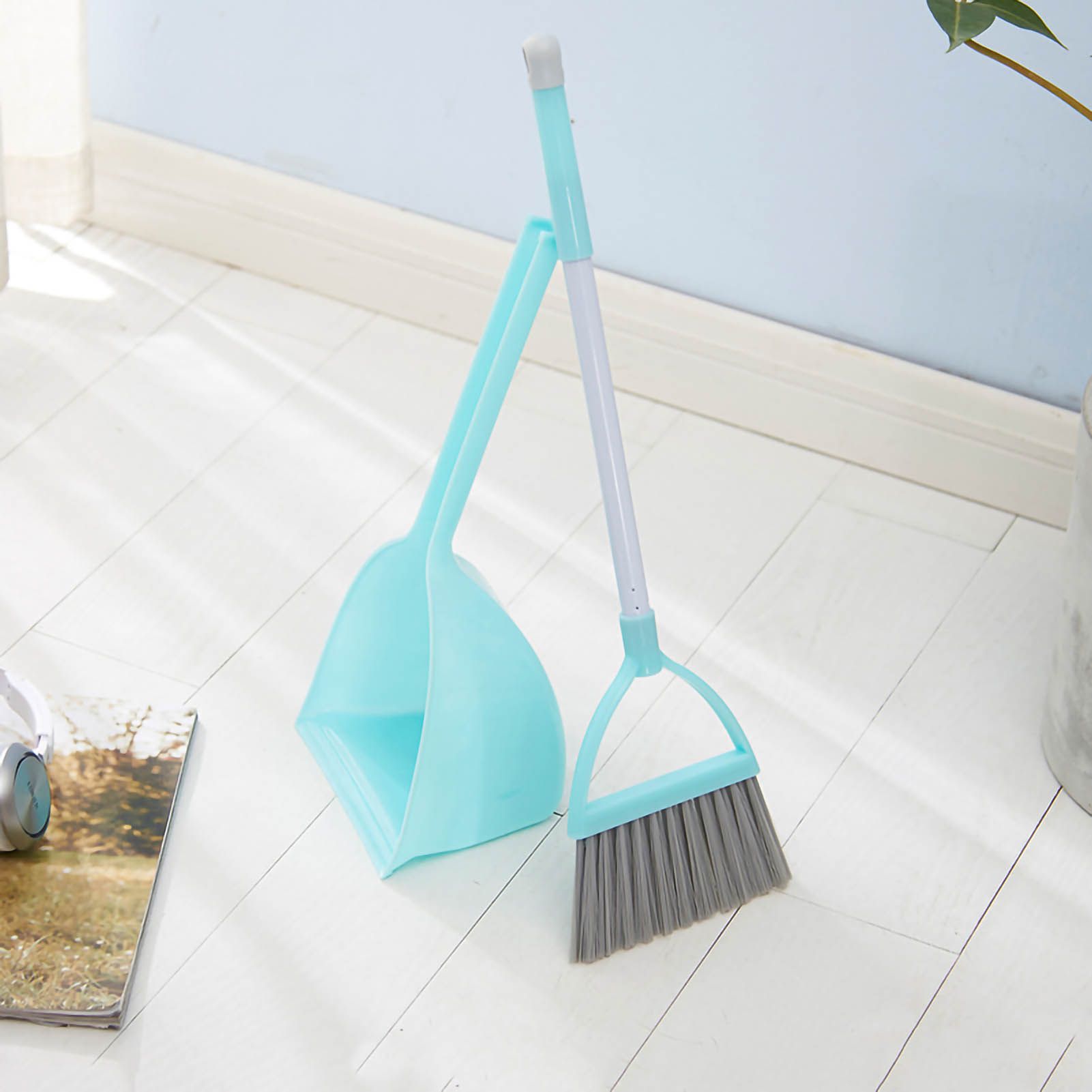 Kids Dustpan Set Soft Fur Plastic Small Broom Dustpan for Baby Kids Toys Kindergarten Green - Image 1