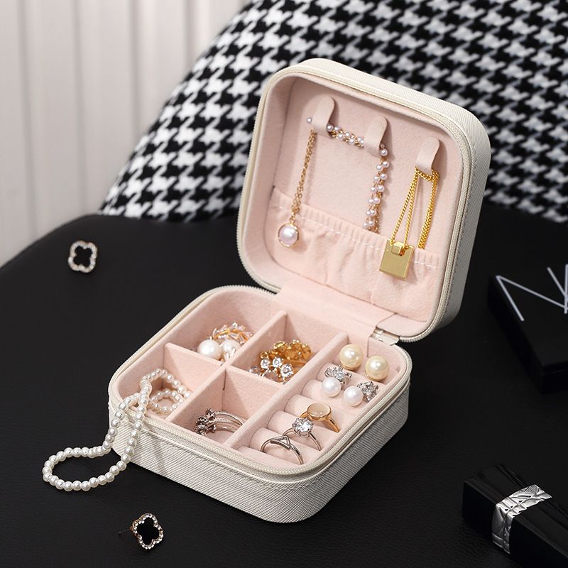 Travel Jewelry Case Exquisite Large Capacity Scratch Resistant Portable Jewelry Organizer Box for Outdoor Travel White 10x10x5cm/3.9x3.9x2.0in - Image 5