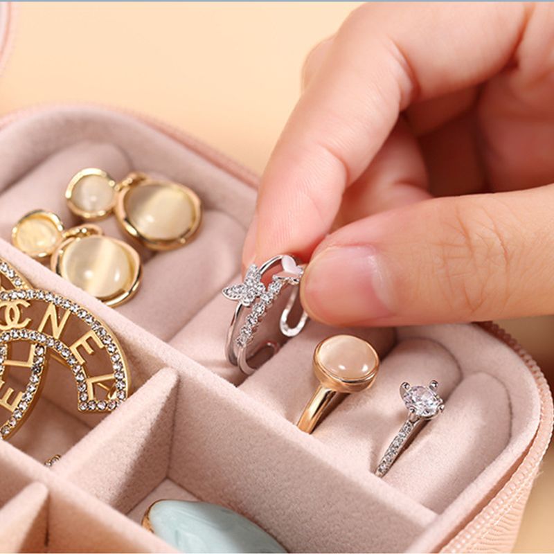 Travel Jewelry Case Exquisite Large Capacity Scratch Resistant Portable Jewelry Organizer Box for Outdoor Travel Red 10x10x5cm/3.9x3.9x2.0in - Image 3