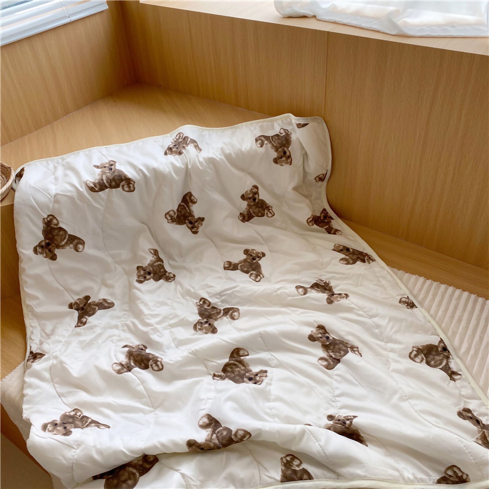 Air Conditioning Blanket Quilt Lightweight Bear Pattern Summer Blanket for Noon Break 150x200 - Image 2