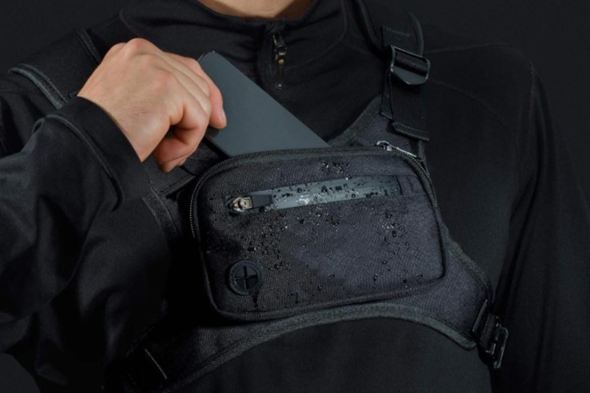 Water Resistant Running Vest Chest Pack Phone Holder for Running Lightweight Training Pack with Reflective Detail - Green - Image 2