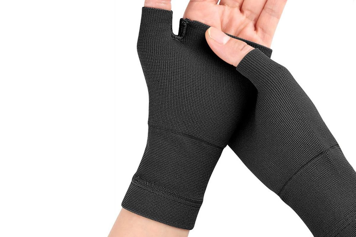 1Pair Wrist Brace Glove Sport Wrist Support for Fitness Weightlifting Black - S - Image 1