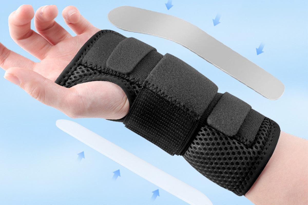 Adjustable Wrist Brace with Removable Steel Splint for Carpal Tunnel Support - Black & Right & S - Image 4