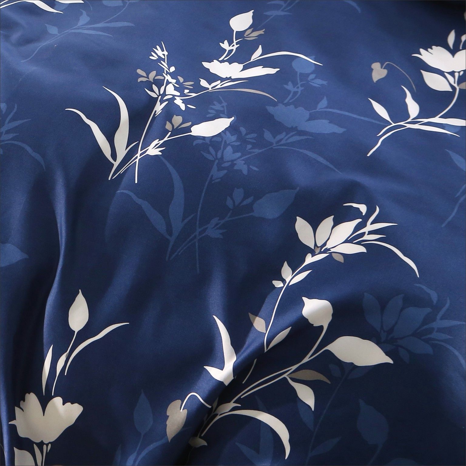 3 Piece Hotel Soft Microfiber Quilt Cover Set-2000TC Duvet/Donna Cover Set & Pillowcases -1 Quilt Cover Zipper Closure & 1 x Pillowcases-Breathable Bedding - Wrinkle, Fade, Stain Resistant(Navy Floral,Double) - Image 6