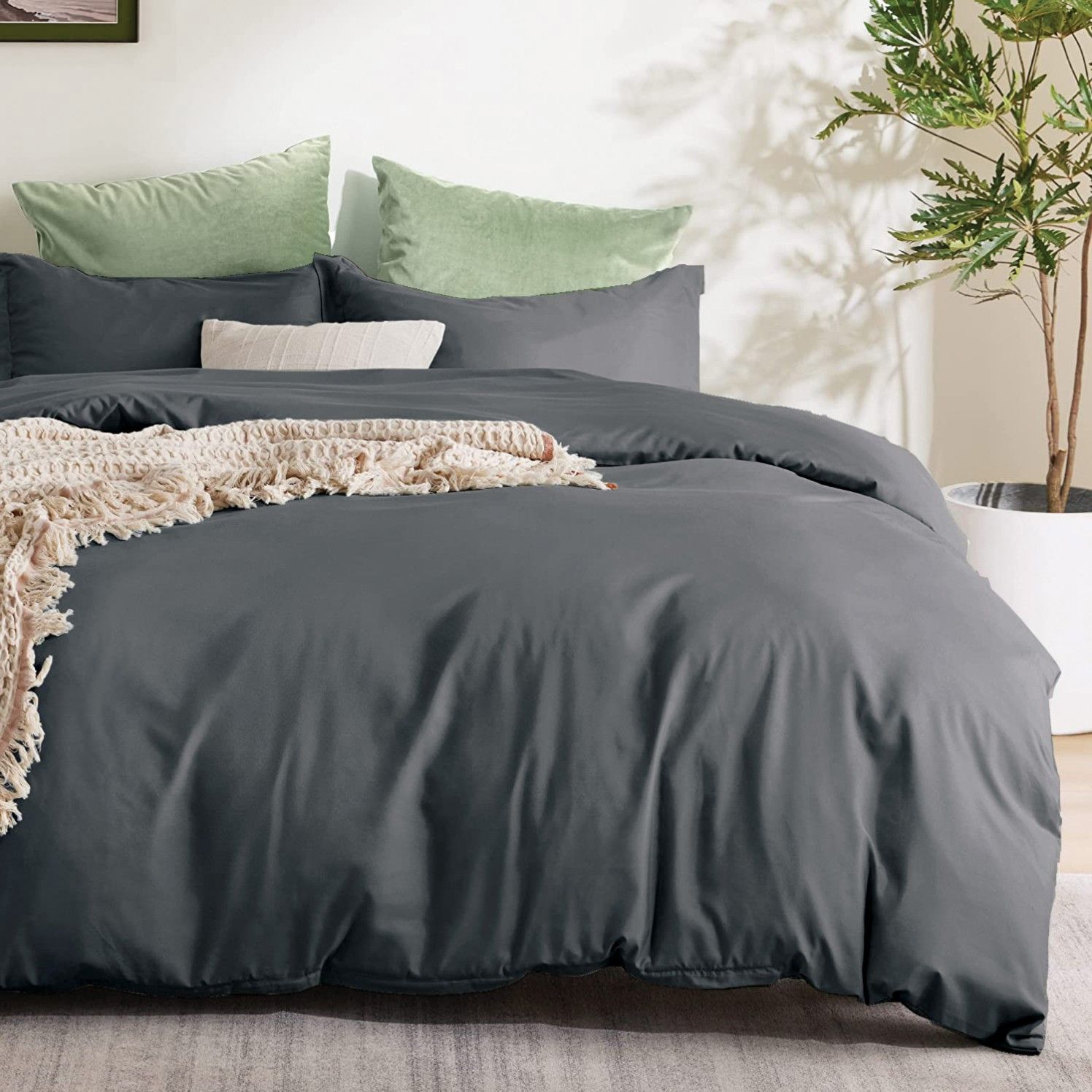 3 Piece Hotel Soft Microfiber Quilt Cover Set-2000TC Duvet/Donna Cover Set & Pillowcases -1 Quilt Cover Zipper Closure & 1 x Pillowcases-Breathable Bedding - Wrinkle, Fade, Stain Resistant(Dark gray,Super King) - Image 4
