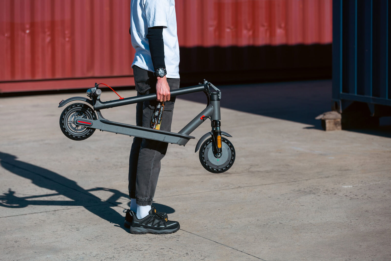 Electric Scooter, 350W Motor, 8.5 inch  Tyres, Front Suspension, Smart App, Foldable, 25kph - Image 6