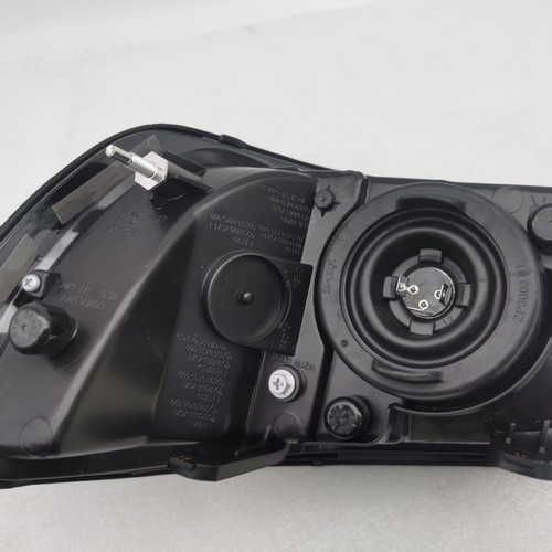 Front Left&right Side Headlight For Kubota M6040 / M7040 / M8540 / M9540 / M108S - Image 8