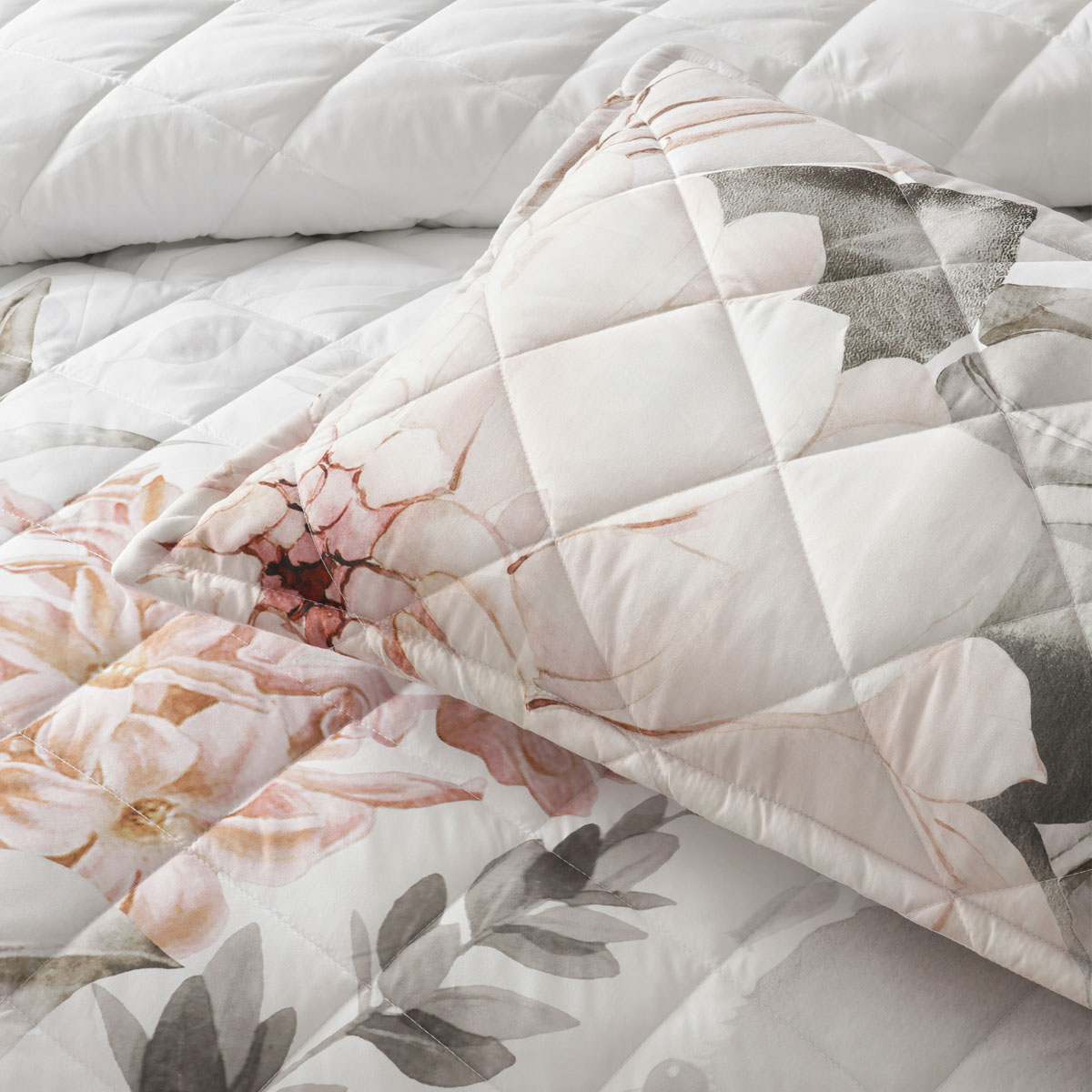 Bianca Giselle White Polyester Printed Floral Coverlet Set Queen/King - Image 4